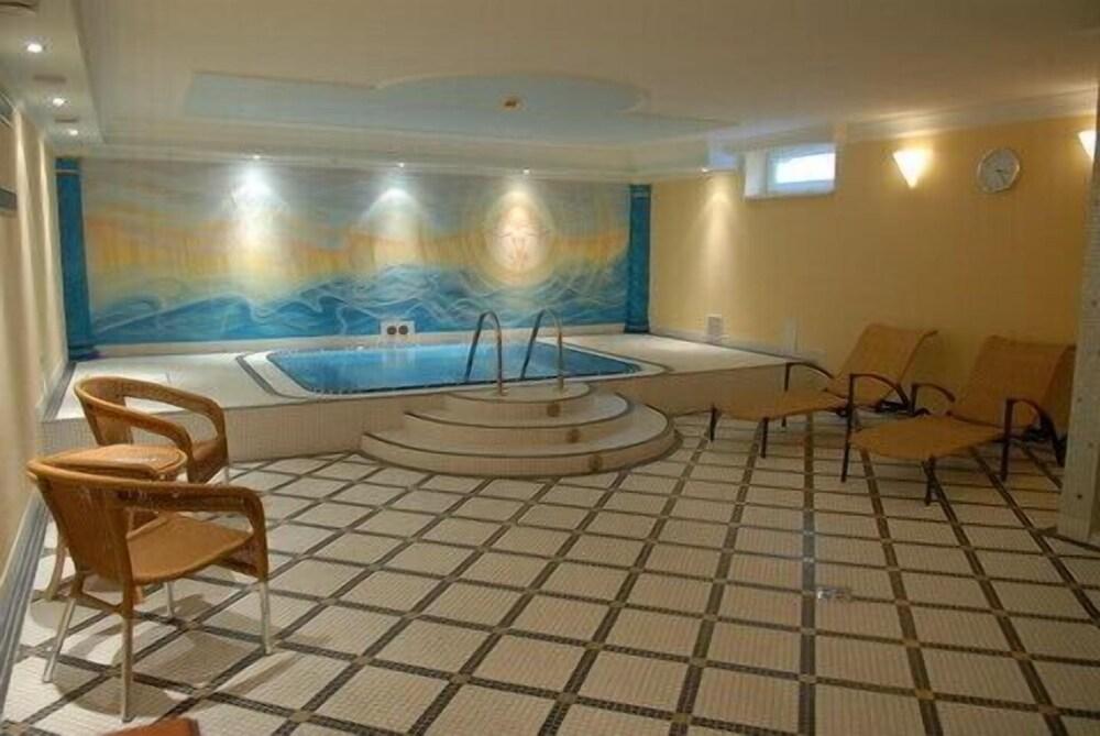 Hotel Tilia Пезинок Экстерьер фото