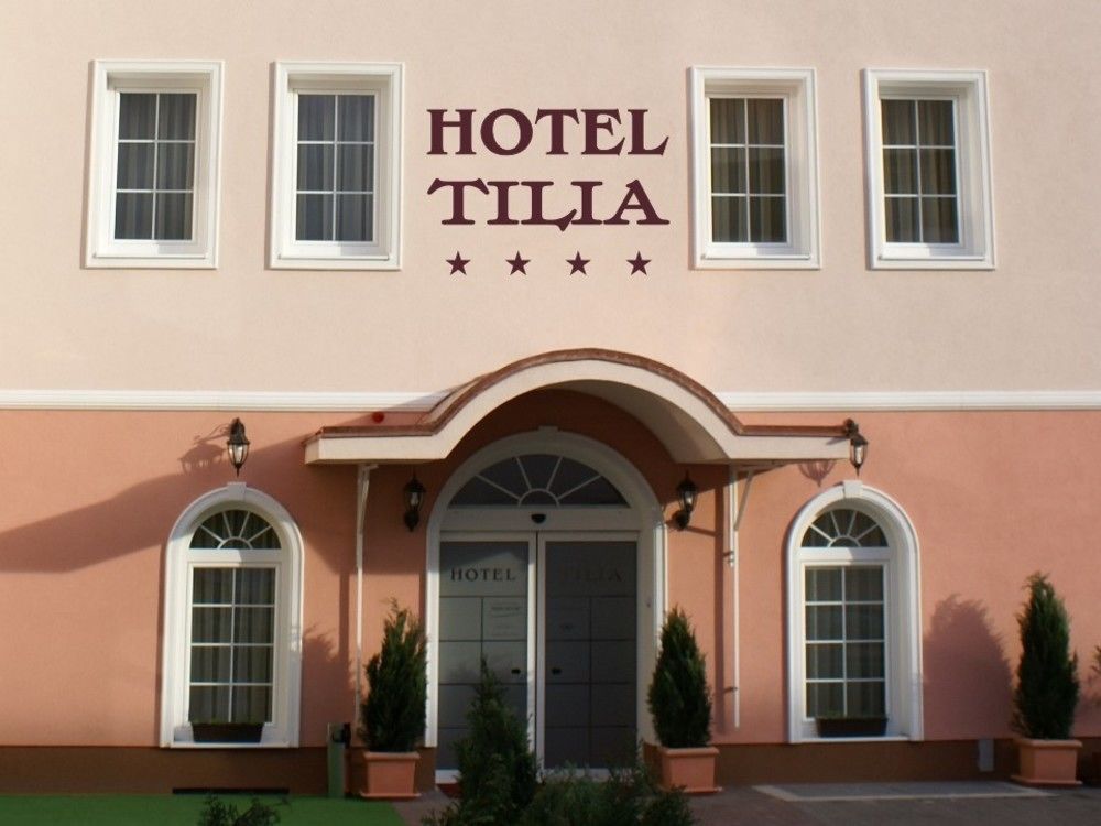 Hotel Tilia Пезинок Экстерьер фото